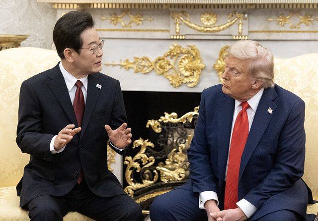 이재명 대통령과 도널드 트럼프 미국 대통령이 지난해 8월 25일(현지시각) 미국 워싱턴DC 백악관에서 정상회담을 하고 있다. 연합뉴스