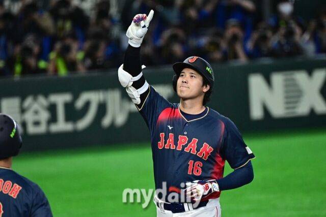 6일 일본 도쿄돔에서 열린 2026 월드 베이스볼 클래식(WBC) 조별리그 일본-대만 경기. 일본 오타니가 2회초 1사 만루에 홈런을 친 후 기뻐하고 있다./도쿄(일본)=한혁승 기자 hanfoto@mydaily.co.kr