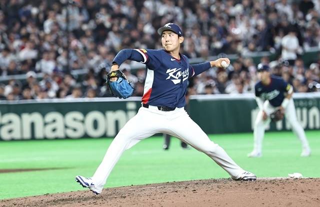 7일 일본 도쿄돔에서 열린 2026 WBC 조별리그 C조 2차전 대한민국과 일본의 경기. 5회말 교체된 한국 손주영이 역투하고 있다. 사진=연합뉴스