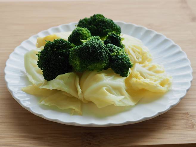 양배추는 열에 약해서 살짝 데치거나 생으로 먹는 게 영양소 보존에 좋다. 사진=게티이미지뱅크