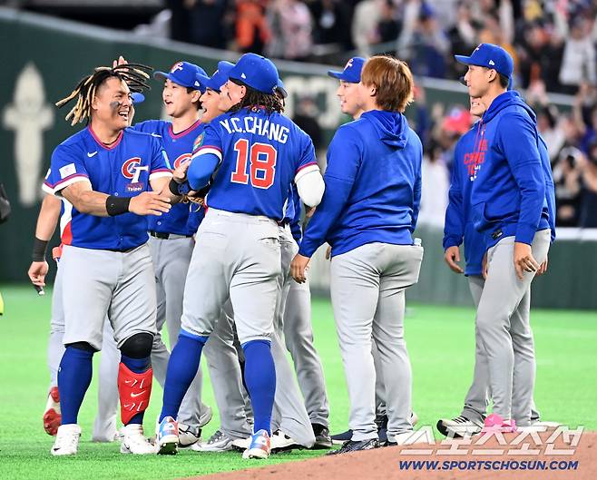 8일 일본 도쿄돔에서 열린 WBC(월드베이스볼클래식) 한국과 대만의 경기, 대만이 5대4로 승리했다. 승리의 기쁨을 나누는 대만 선수들의 모습. 도쿄(일본)=허상욱 기자wook@sportschosun.com/2026.03.08/