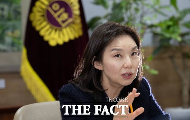 최호정 서울시의회 의장이 4일 오후 서울 중구 서울시의회 의장실에서 <더팩트>와 인터뷰를 하고 있다. /박헌우 기자