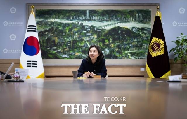 최호정 서울시의회 의장이 4일 오후 서울 중구 서울시의회 의장실에서 <더팩트>와 인터뷰를 하고 있다. /박헌우 기자