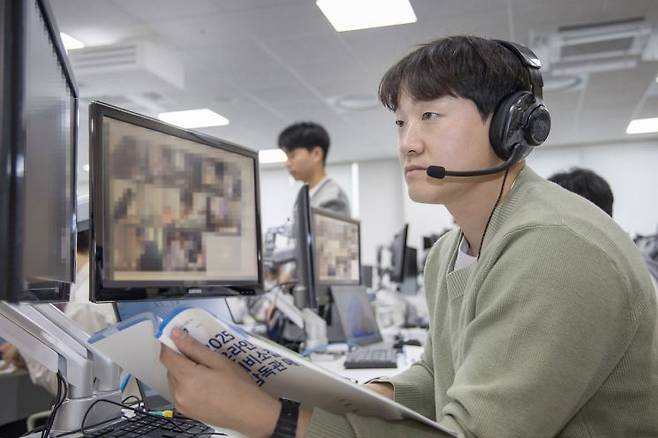 2025년 10월 삼성전자 인재개발원(경기도 수원)에서 삼성전자 감독관이 삼성직무적성검사(GSAT) 응시자를 대상으로 예비 소집을 진행하는 모습. 삼성전자