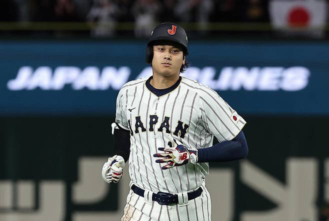 7일 오후 일본 도쿄돔에서 열린 2026 월드베이스볼클래식 C조 조별리그 대한민국과 일본의 경기. 3회말 1사 주자 없는 상황때 일본의 오타니 쇼헤이가 고영표를 상대로 동점 솔로홈런을 치고 그라운드를 돌고 있다. 2026.3.7 ⓒ 뉴스1