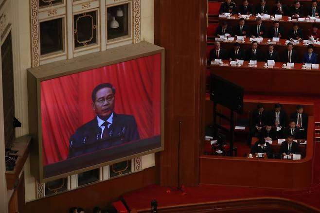 전인대 연례회의서 업무보고 하는 리창 총리.연합뉴스