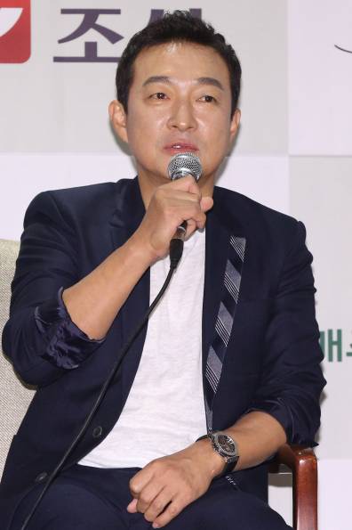 2015년 배우 이재룡이 서울 강남구 삼성동 그랜드 인터컨티넨탈호텔 서울 파르나스에서 열린 TV조선 예능프로그램 '인스턴트의 재발견 간편밥상' 제작발표회에서 질문에 답하고 있다./사진=머니투데이 DB.