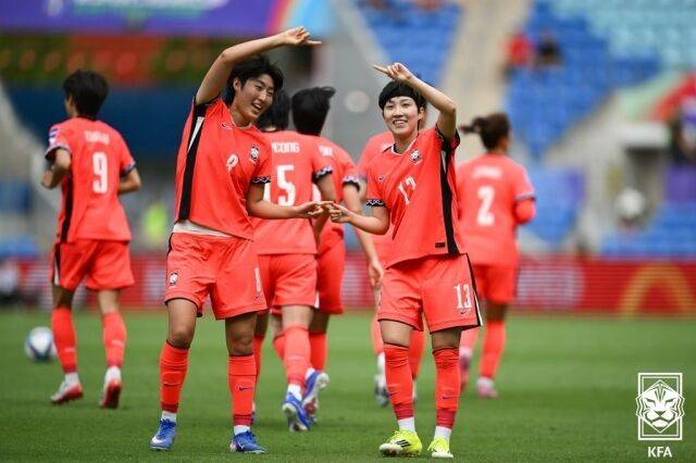 대한민국 여자 축구대표팀이 호주와 3-3으로 비겼으나, A조 1위로 8강에 진출했다./대한축구협회
