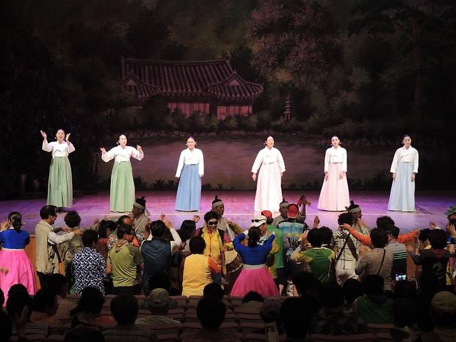 진도 토요민속여행의 메인 레파토리는 단연 진도아리랑이다.