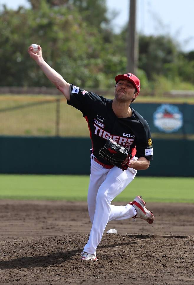 ▲ 네일은 지난해부터 구사 비율을 높인 체인지업의 감각이 더 좋아졌다면서 이번 캠프의 수확을 구종 다변화로 뽑았다 ⓒKIA타이거즈