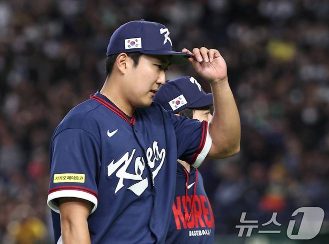 9일 일본 도쿄돔에서 열린 2026 월드베이스볼클래식 조별리그 C조 대한민국과 호주의 경기. 대한민국 선발투수 손주영이 2회말 마운드를 내려오고 있다. 2026.3.9 ⓒ 뉴스1 구윤성 기자