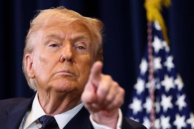 도널드 트럼프 미국 대통령이 9일(현지시간) 미국 플로리다주 도랄에서 열린 기자회견에서 발언하고 있다. 로이터연합뉴스