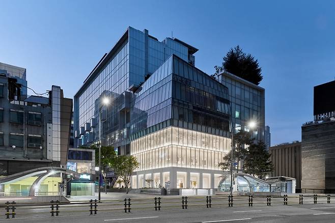 명동 눈스퀘어 전경. 쿠시먼앤드웨이크필드 코리아