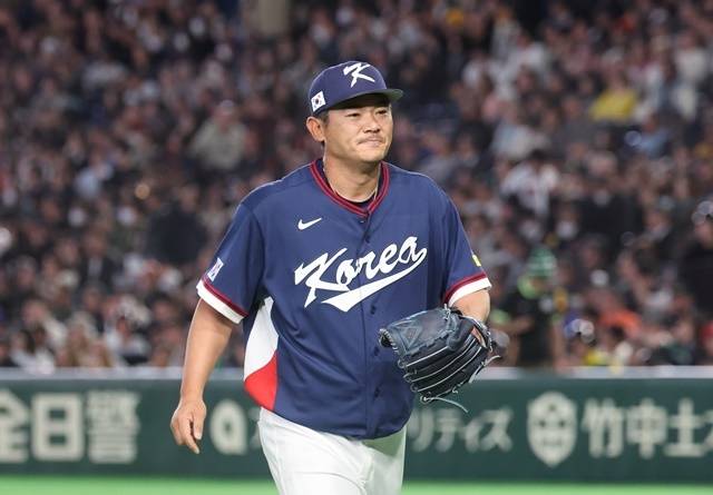 9일 일본 도쿄돔에서 열린 2026 월드베이스볼클래식(WBC) C조 조별리그 최종전 대한민국과 호주의 경기. 3회말 무실점 호투를 보인 한국 노경은이 미소 짓고 있다. 사진=연합뉴스