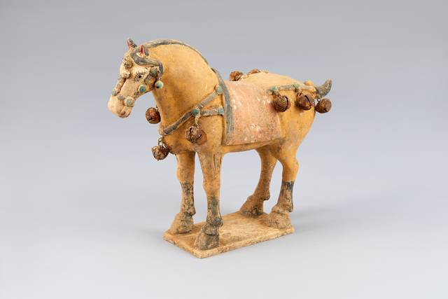 당나라 시대의 마용(馬俑). 살아있는 말을 대신하여 무덤에 부장하기 위해 만든 도용으로, 당나라의 사후 세계관을 반영한다. 다보성 제공