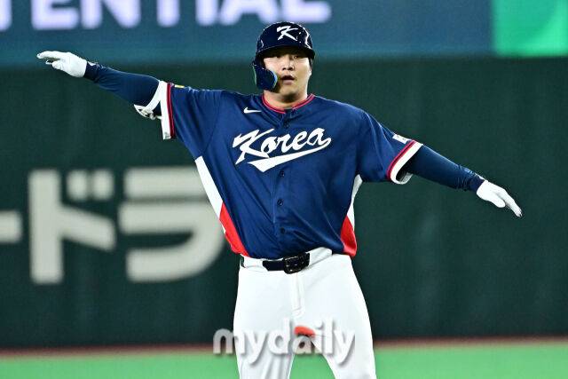 9일 일본 도쿄돔에서 열린 2026 월드 베이스볼 클래식(WBC) 조별리그 한국-호주 경기. 문보경이 3회초 1사 2루테 1타점 2루타를 친 후 기뻐하고 있다./도쿄(일본) = 한혁승 기자