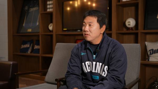 NC 다이노스 이우성이 10일 창원NC파크에서 인터뷰 하고 있다. /김연수 기자