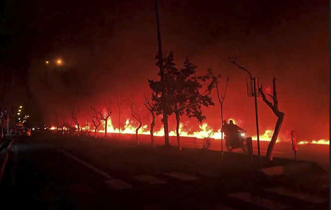 8일(현지시간) 이란 수도 테헤란의 모습. 연합뉴스, AFP