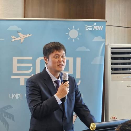 Q&A에 답하고 있는 투어민 민경세 대표