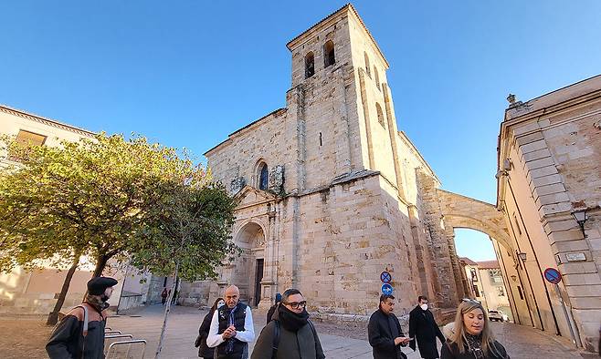 산 페드로 이 산 일데폰소 성당 전경. 필자 제공