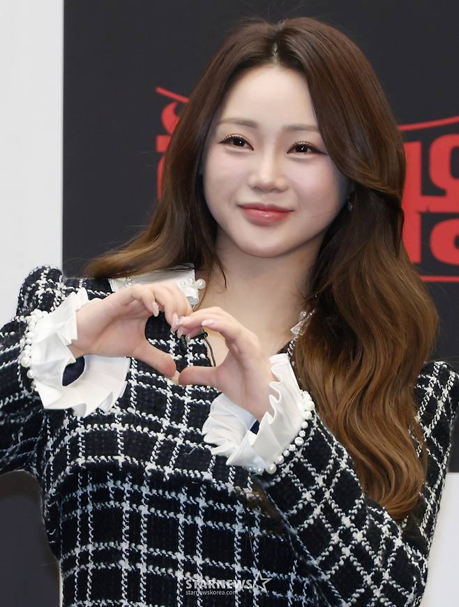 MBN 예능 '현역가왕3'에서 3대가왕으로 선정된 가수 홍지윤이 11일 오전 서울 마포구 상암동 스탠포드호텔에서 진행된 종영 기자간담회에 참석해 포즈를 취하고 있다. /2026.03.11 /사진=이동훈 photoguy@