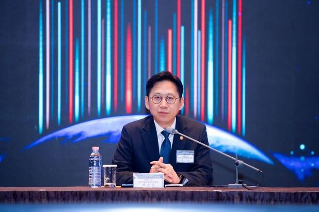 배경훈 부총리 겸 과학기술정보통신부 장관이 11일 서울 중구 플라자호텔에서 열린 'K-문샷 협력기업 업무협약식'에서 인사말을 하고 있다. 연합뉴스