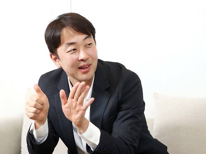 ‘브릭샌드’ 조헌기 대표가 창업 과정을 자세히 설명하고 있다. 신세계면세점 제공