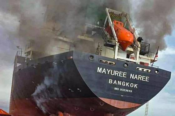 호르무즈해협에서 이란 미사일에 피격된 태국 국적 화물선 마유리 나리호 〈사진=홍콩 SCMP 캡처 / 연합뉴스〉