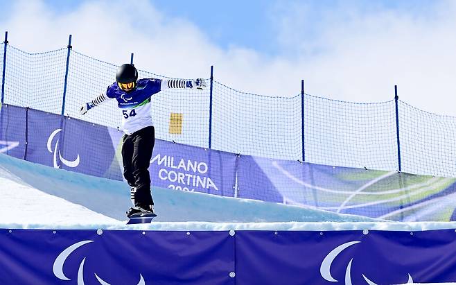 이제혁은 13일 열린 2026 밀라노·코르티나담페초 동계패럴림픽 스노보드 뱅크드 슬라롬 남자 하지 장애(SB-LL2)에서 16위를 기록했다. (대한장애인체육회 제공)