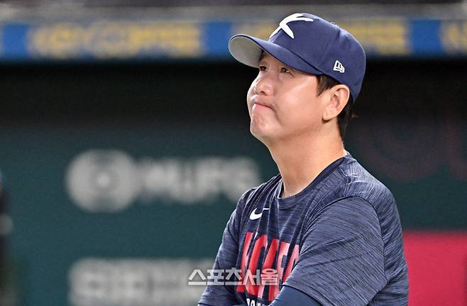 대한민국 야구대표팀의 류지현 감독이 선수들의 훈련을 지켜보고 있다. 사진 | 박진업 기자 upandup@sportsseoul.com