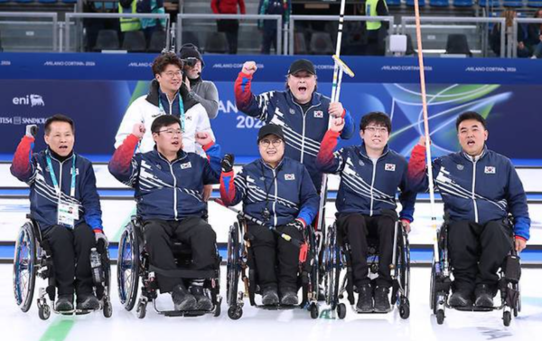 16년 만의 패럴림픽 메달 도전에 나섰던 대한민국 휠체어컬링 혼성 4인조 대표팀이 동메달 결정전에서 스웨덴에 4대7로 아쉽게 패하며 메달 문턱에서 멈춰 섰다. /사진=대한장애인체육회