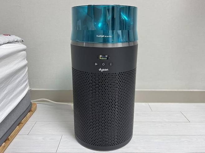 허쉬젯 컴팩트 공기청정기의 외관은 너비 23cm, 높이 47cm다. 무게는 3.15kg이다. 장보경 기자