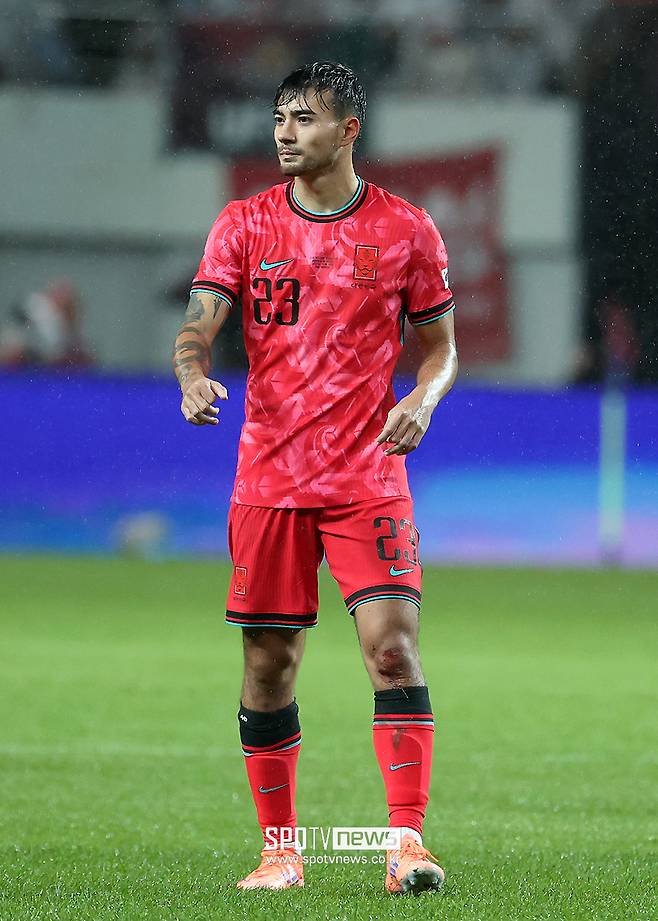 ▲ 카스트로프는 한국 대표팀의 새로운 퍼즐 조각이자, 묀헨글라트바흐의 잠재적 자원이다. 지난해 9월 A매치 기간을 통해 태극마크를 달고 선명히 보여준 투지와 에너지를 이제 북중미 월드컵에서 보여줄 각오다. ⓒ 곽혜미 기자