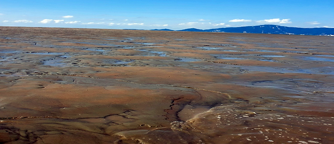 썰물 때 모래가 쌓여있는 강화 서도 남단 모습.