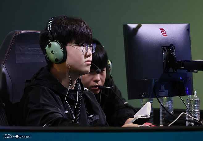 '노이즈' 노영진이 '원' 이원주를 완파하며 희망을 이어갔다.