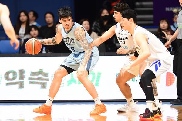 고양 소노 케빈 켐바오(왼). /사진=KBL