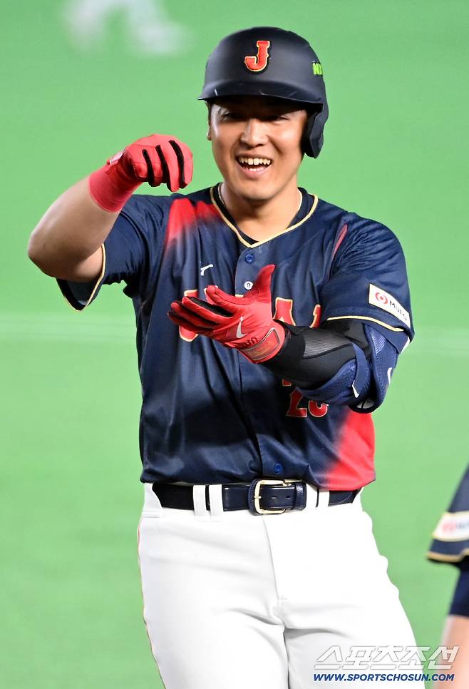 6일 일본 도쿄돔에서 열린 WBC(월드베이스볼클래식) 일본과 대만의 경기. 3회초 1타점 적시타를 치고 기뻐하는 오카모토. 도쿄(일본)=허상욱 기자wook@sportschosun.com/2026.03.06/