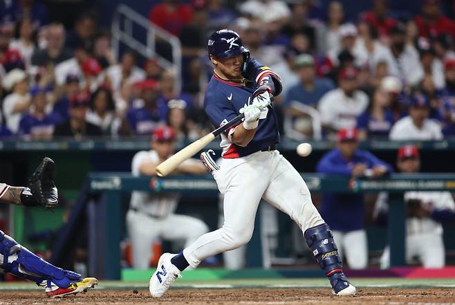 안현민 '2루타!'
(마이애미=연합뉴스) 윤동진 기자 = 13일(현지시간) 미국 플로리다주 마이애미 론디포파크에서 열린 월드베이스볼클래식(WBC) 대한민국 대 도미니카공화국 준준결승전. 4회초 2사 한국 안현민이 2루타를 치고 있다. 2026.3.14
mon@yna.co.kr
(끝)
<저작권자(c) 연합뉴스, 무단 전재-재배포, AI 학습 및 활용 금지>