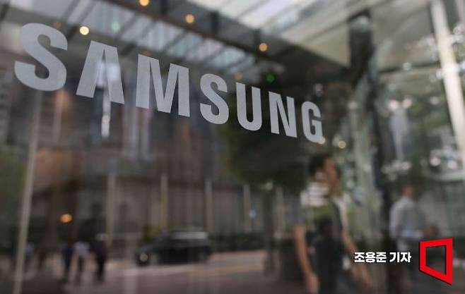 서울 삼성전자 서초사옥으로 직원들이 출근하고 있다. 사진=조용준 기자 jun21@