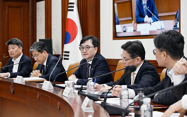 임기근 기획예산처 장관 직무대행 차관이 13일 오전 서울 종로구 정부서울청사에서 열린 '중동상황 점검 관계부처 차관회의'를 주재하고 있다. (기획예산처 제공) /뉴스1