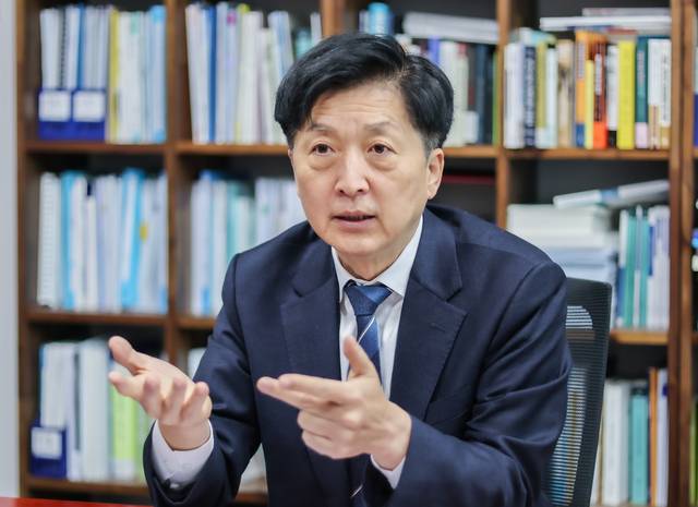 오기형 더불어민주당 의원이 지난 10일 국회에서 디지털타임스와 인터뷰를 진행하고 있다. 박동욱 기자 fufus@