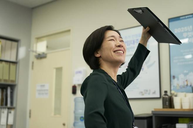 영화 <매드 댄스 오피스>. 엔케이콘텐츠 제공