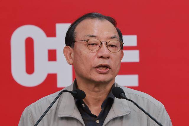 이정현 국민의힘 공천관리위원장이 11일 서울 영등포구 여의도 중앙당사에서 공천 심사 결과와 일정 등을 발표하고 있다. 연합뉴스