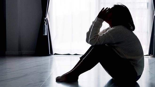 우울감을 표하는 여성의 모습. 사진 셔터스톡