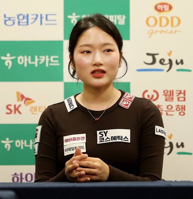 한지은일 15일 오후 제주 한라체육관에서 열린 하나카드 하나캐피탈 제주특별자치도 LPBA 월드 챔피언십 2026 결승에서 감가영애 패해 준숭을 차지했다, 사진은 지난 14일 4강전에서 승리한 후 인터뷰하는 한지은. /사진=PBA