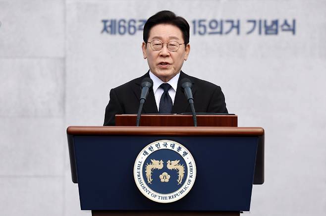 이재명 대통령이 15일 경남 창원시 마산회원구 국립 3·15 민주 묘지에서 열린 제66주년 3·15의거 기념식에서 기념사를 하고 있다. 연합뉴스
