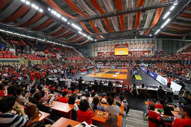 OK저축은행 읏맨 프로배구단은 15일 "부산 강서실내체육관에서 열릴 2025-2026시즌 V-리그 남자부 6라운드 대한항공과 올 시즌 마지막 홈경기가 4067석 매진됐다"고 밝혔다. / OK저축은행