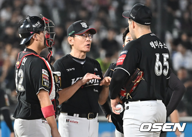 KT 시절 이강철 감독과 헤이수스./OSEN DB