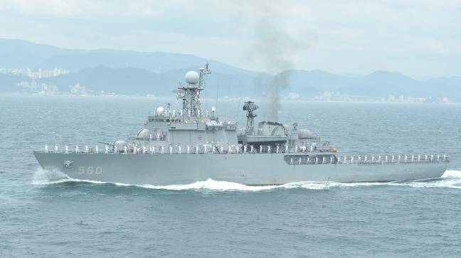 해군의 첫 번째 기뢰부설함인 원산함이 항해하고 있다. 사진 제공=해군