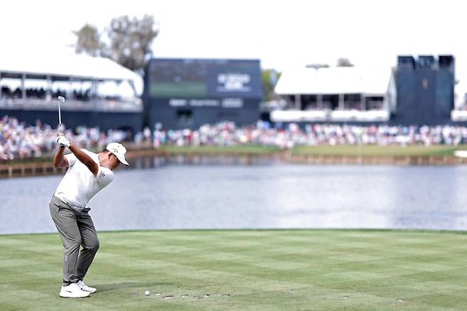 김시우가 14일(현지시간) 미국 플로리다주 폰테베드라비치의 소그래스 TPC 스타디움 코스에서 열린 PGA 투어 플레이어스 챔피언십 3라운드 17번 홀에서 티샷을 날리고 있다. AFP연합뉴스